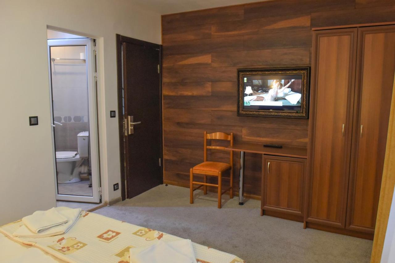 Rothmans Hotel 3*